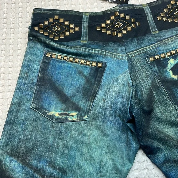 NWT Paris Angle Ripped Jean With Bedazzle Size Small - Picture 9 of 17